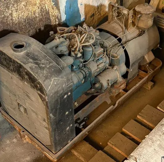 Generador trifásico con motor 4 tiempos