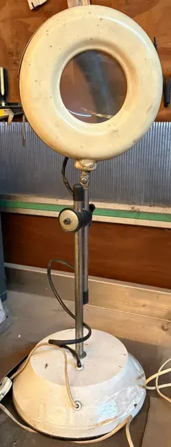Lámpara lupa industrial de pie