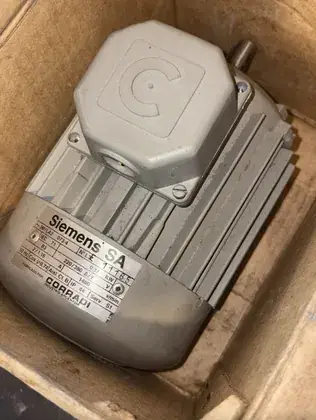 Motor trifásico Siemens (Corradi)