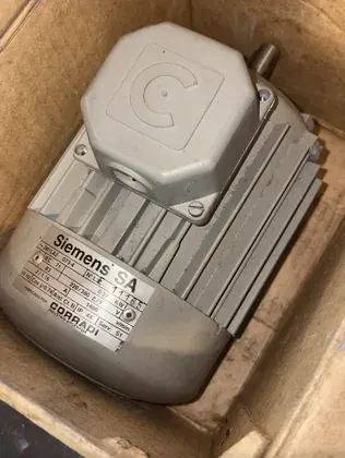 Motor trifásico Siemens (Corradi)